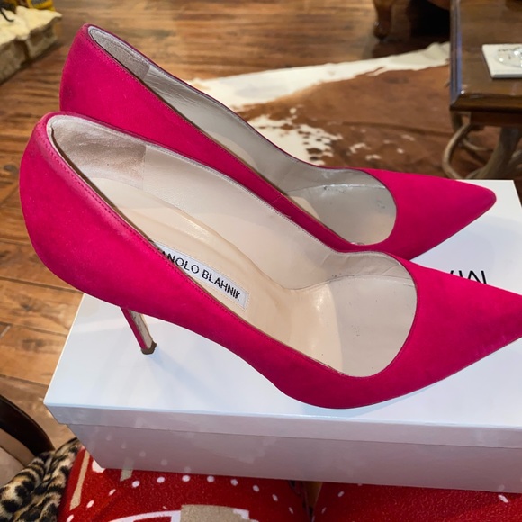 Manolo Blahnik fuchsia pink suede 4 inch heel pumps. Size 40. - Picture 2 of 6